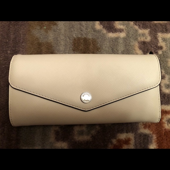 Michael Kors Handbags - Michael Kors Wallet
